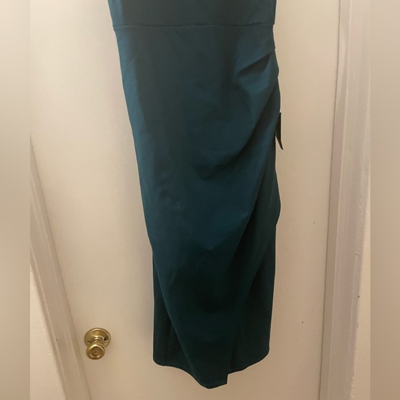 Lulu’s Forest Green MIDI Dress size Medium - Picture 4 of 9